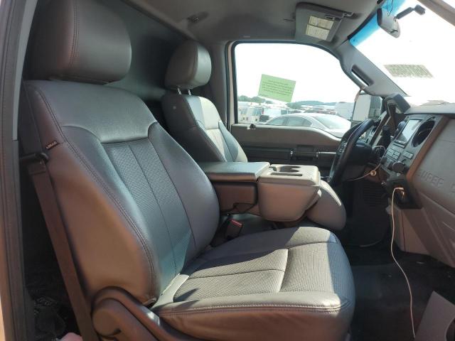 Ford F-550 Super Duty Image 4