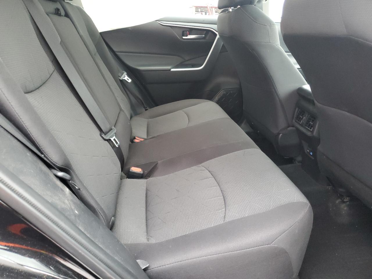 Toyota RAV4 Xle Image 6