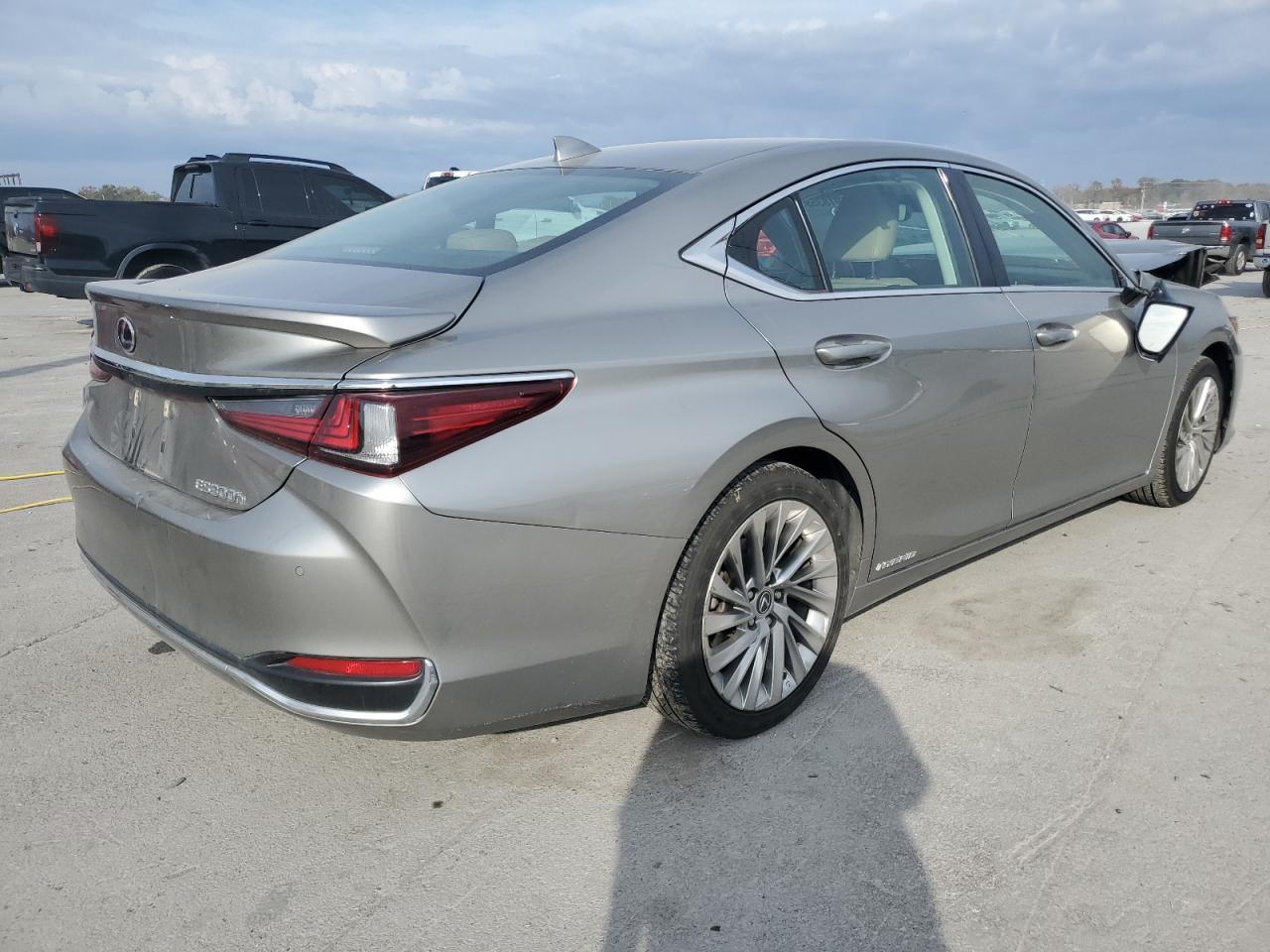 Lexus Es 300h Ultra Luxury Image 3