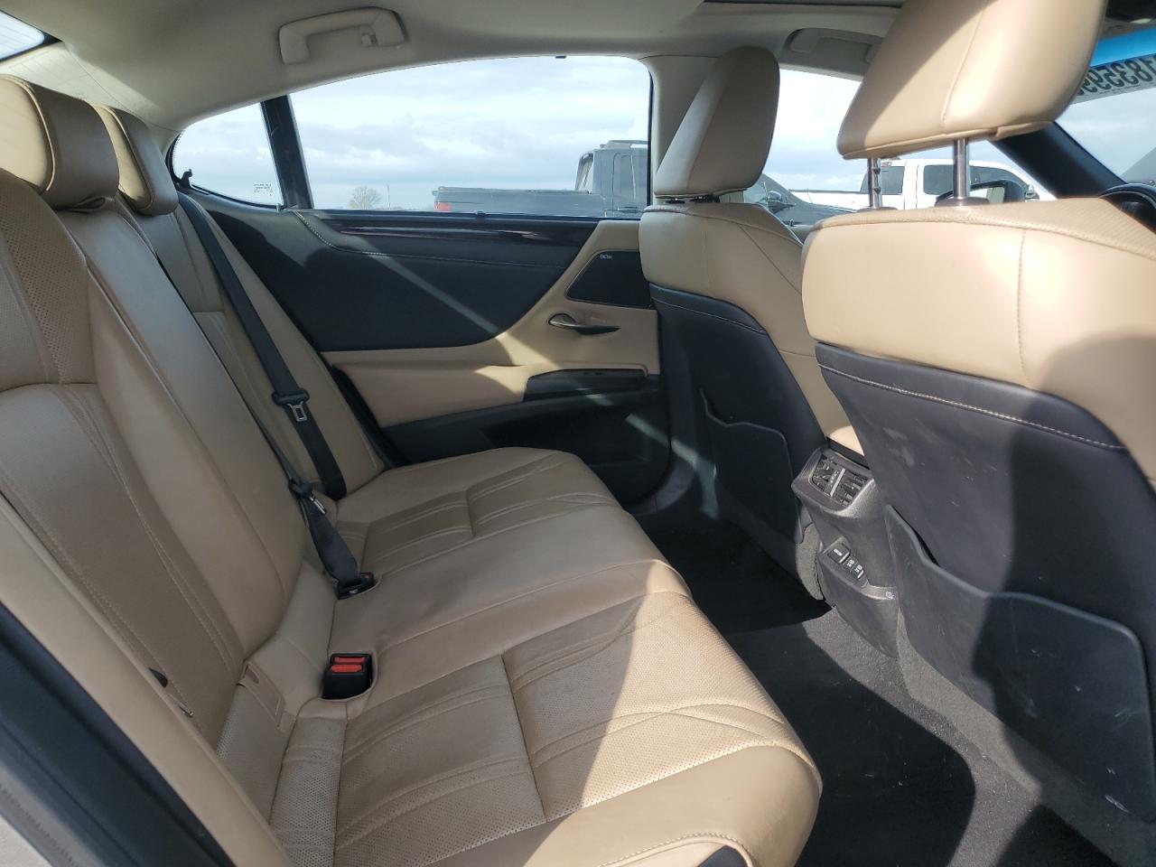 Lexus Es 300h Ultra Luxury Image 7