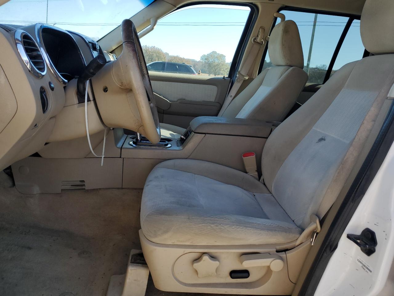 Ford Explorer Xlt Image 9