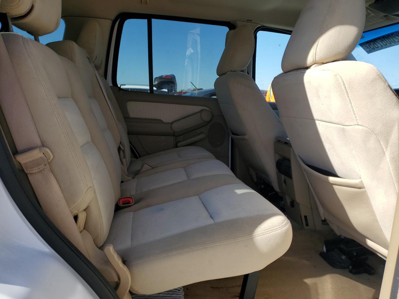 Ford Explorer Xlt Image 8