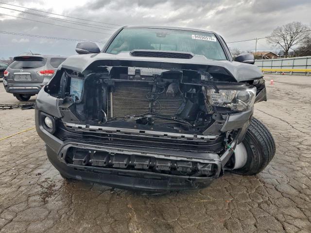 Toyota Tacoma Double Cab Image 10