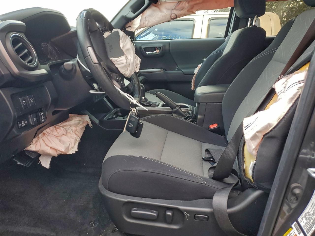 Toyota Tacoma Double Cab Image 5