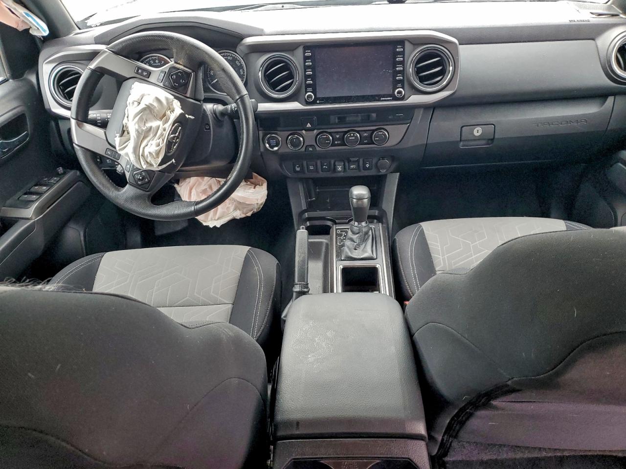 Toyota Tacoma Double Cab Image 3