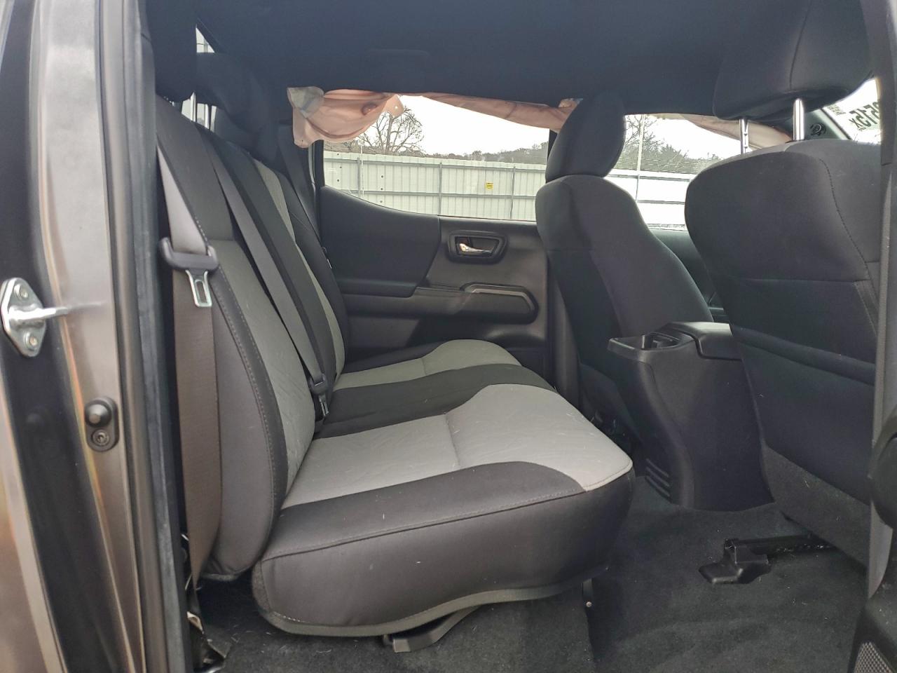 Toyota Tacoma Double Cab Image 11