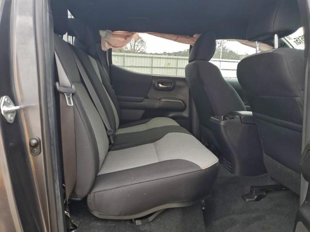 Toyota Tacoma Double Cab Image 11