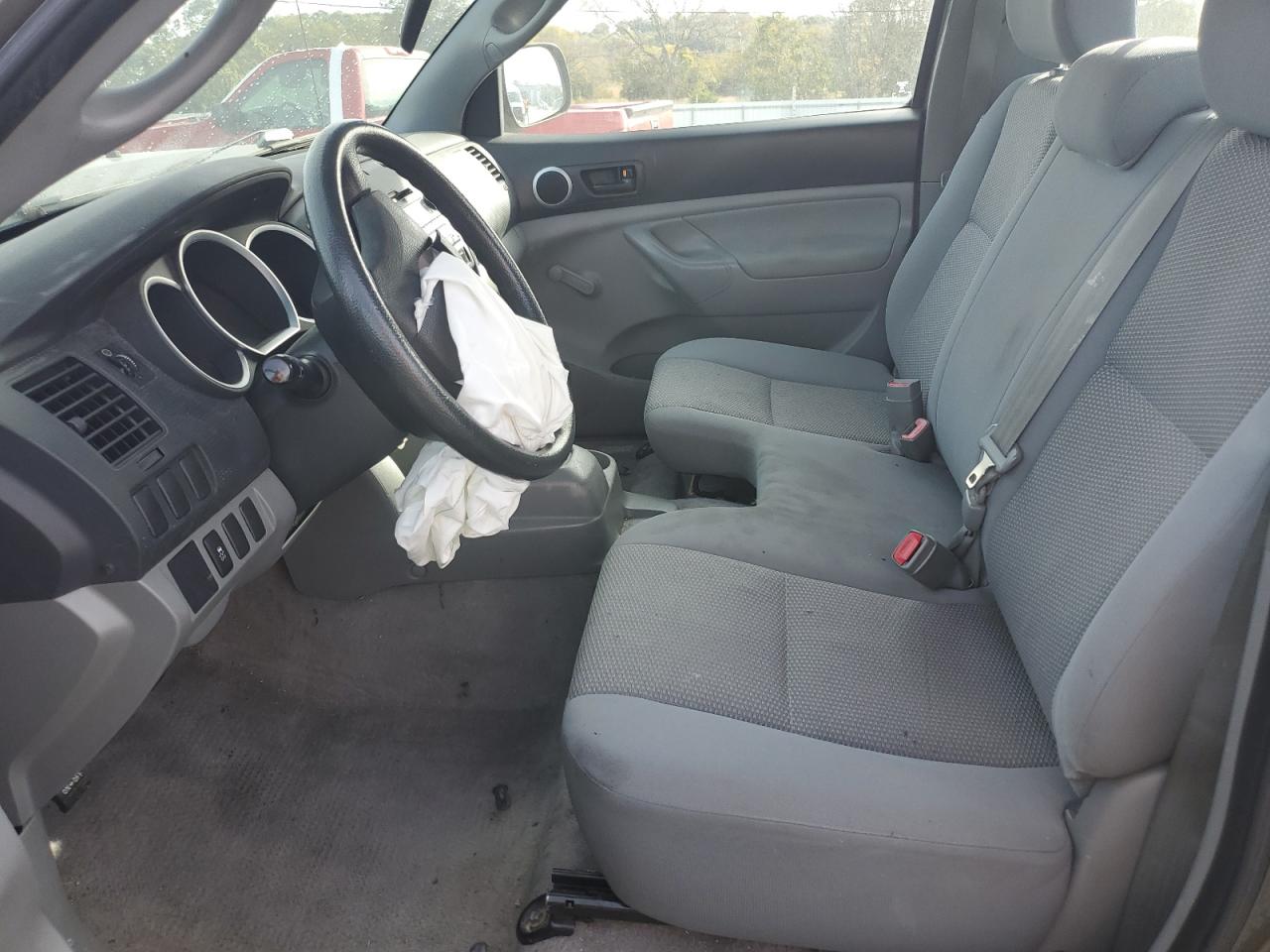 Toyota Tacoma Image 5