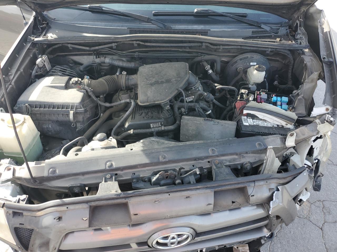 Toyota Tacoma Image 4