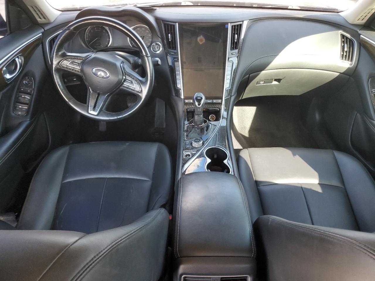 INFINITI Q50 Luxe Image 2