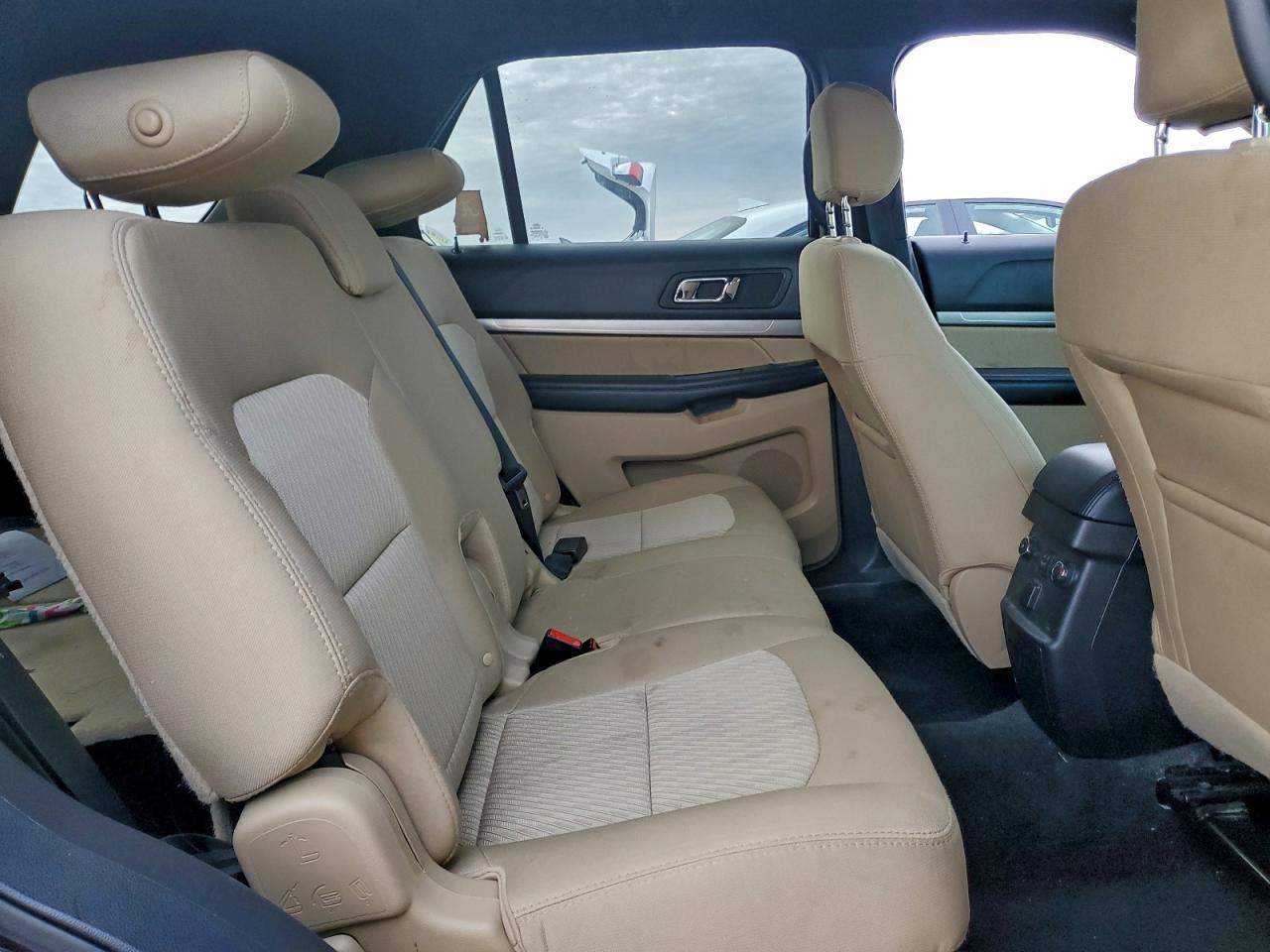 Ford Explorer Image 9