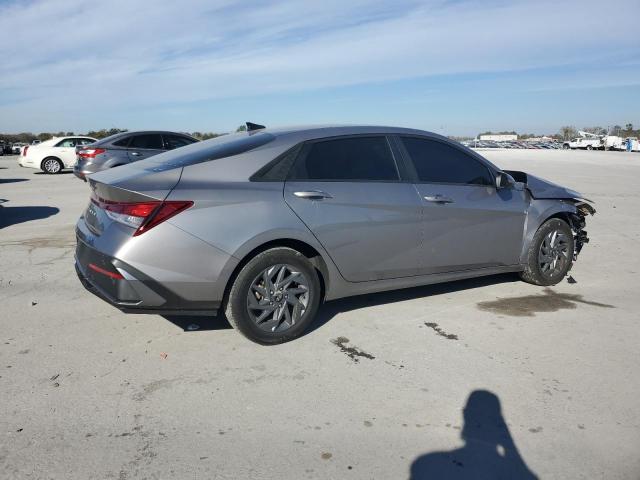 Hyundai ELANTRA Sel Image 2