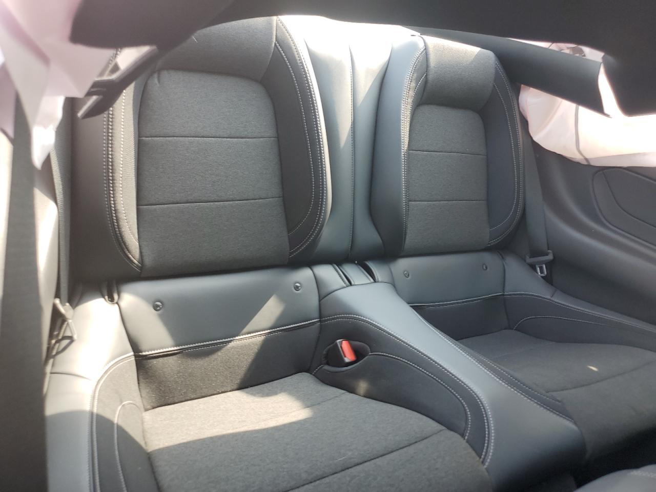 Ford Mustang Image 5