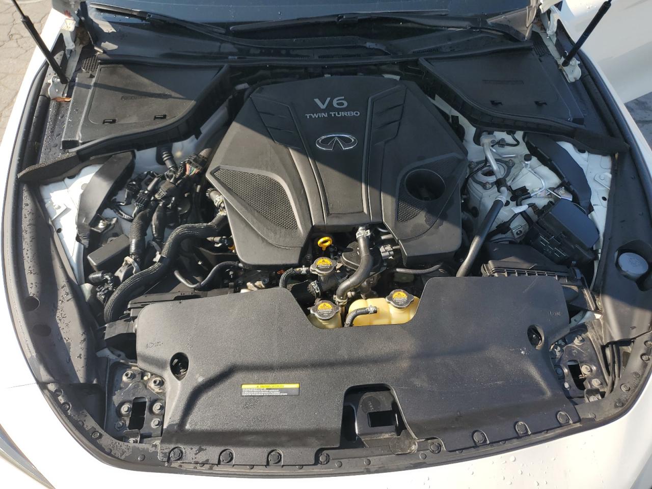 INFINITI Q60 Red Sport 400 Image 7