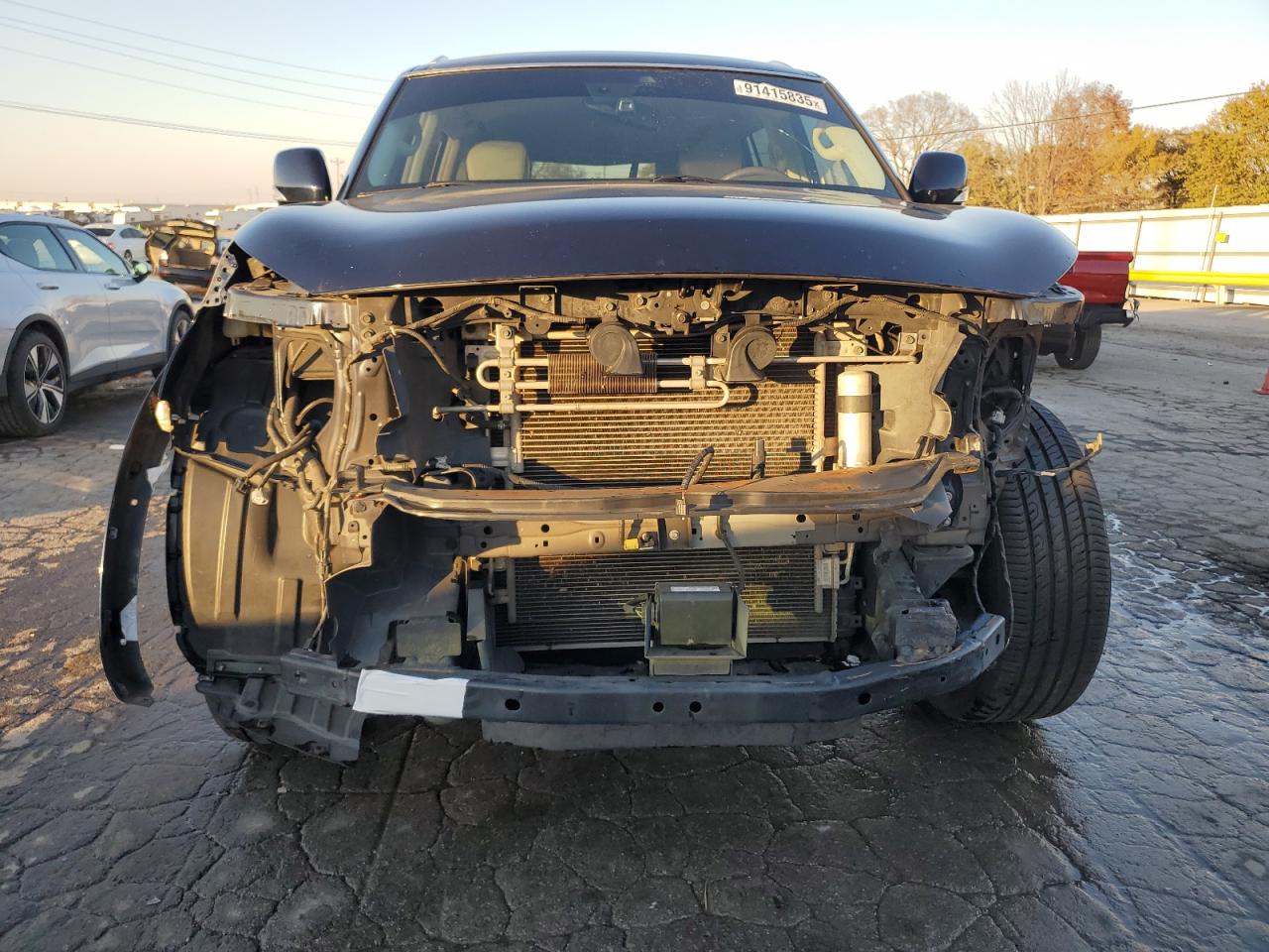 INFINITI Qx Base Image 6