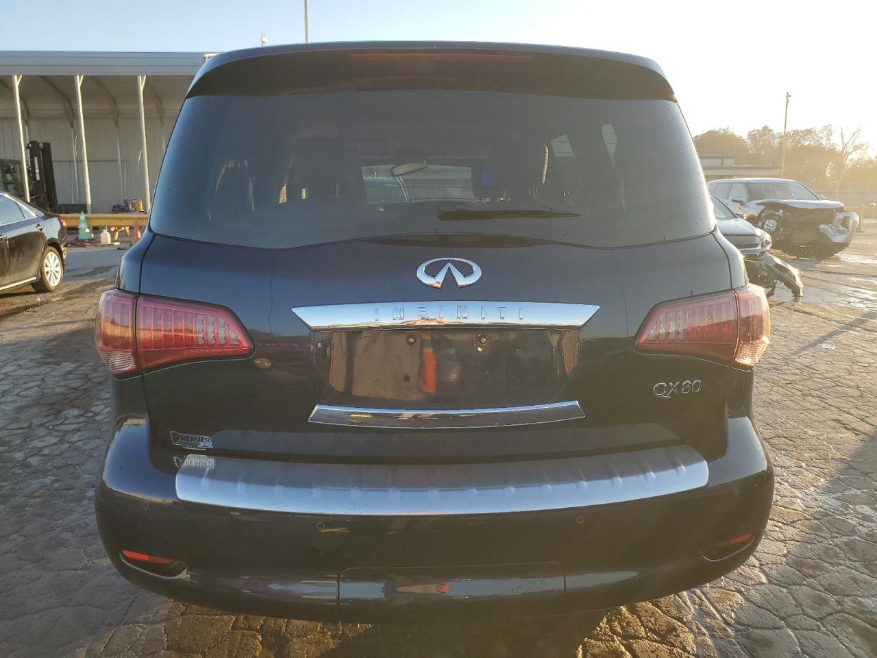 INFINITI Qx Base Image 9