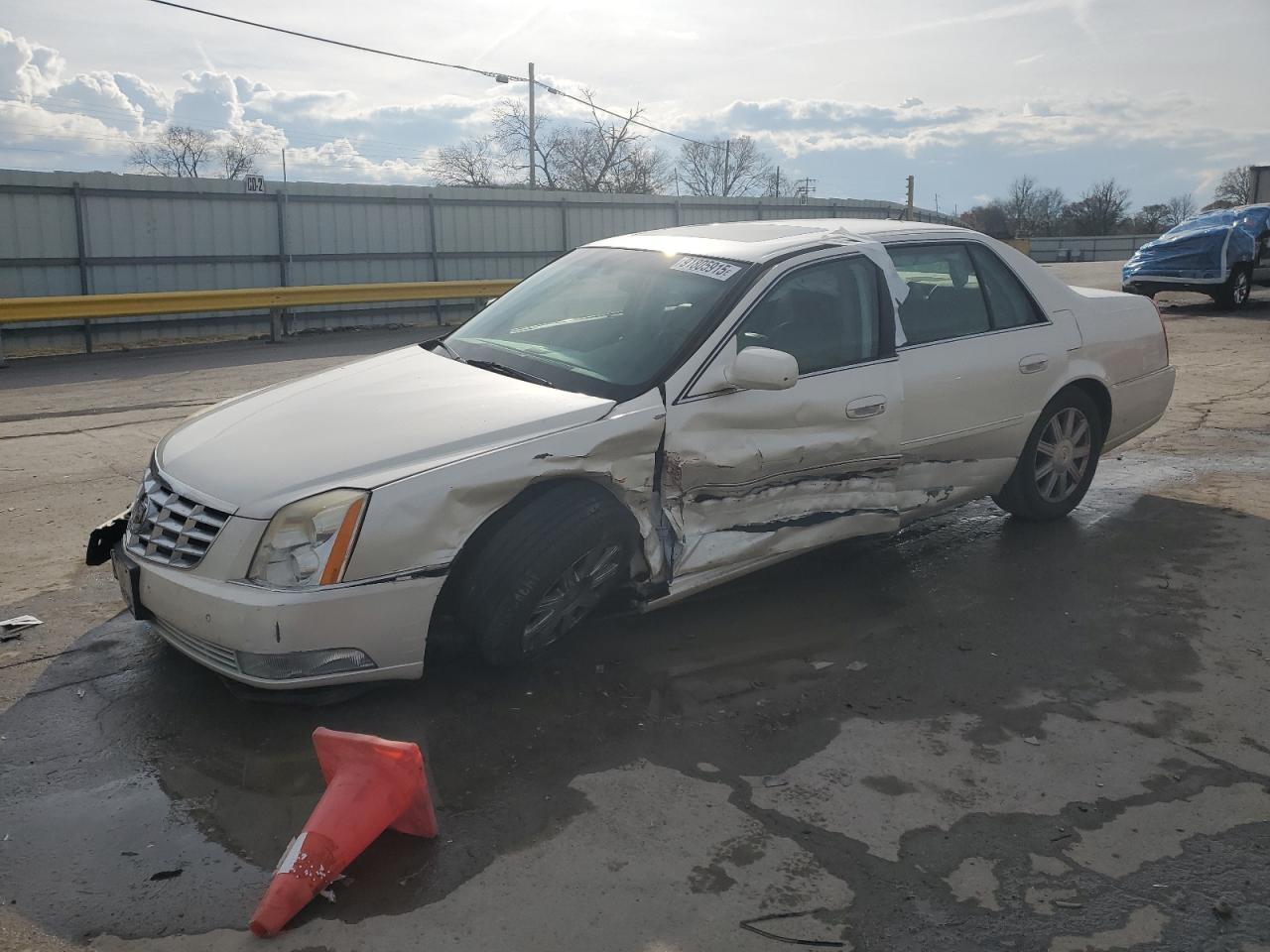 Cadillac DTS Image 1