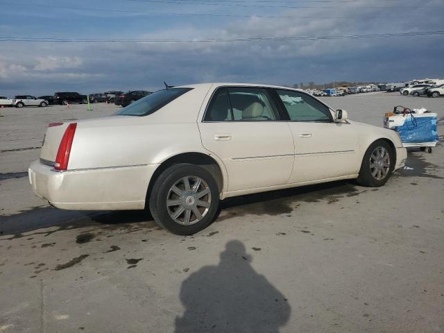 Cadillac DTS Image 3