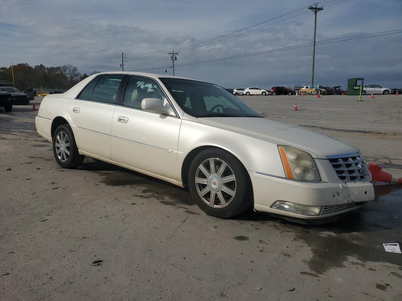 Cadillac DTS Image 8