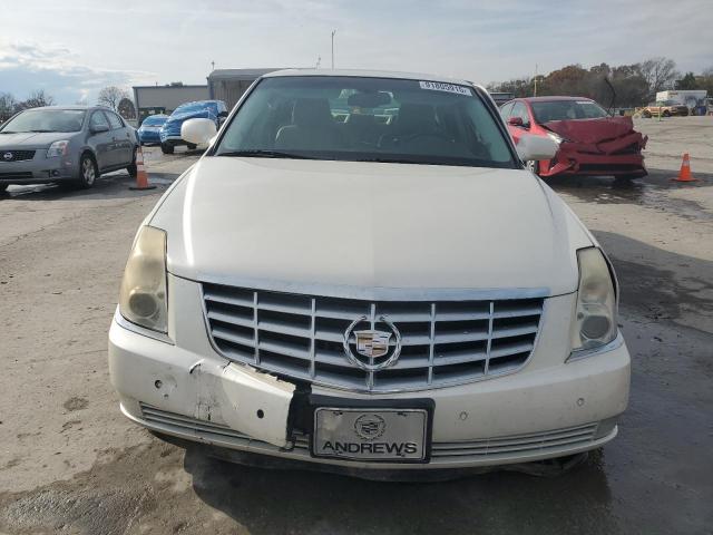 Cadillac DTS Image 11