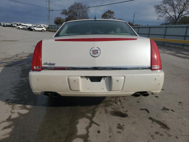 Cadillac DTS Image 7
