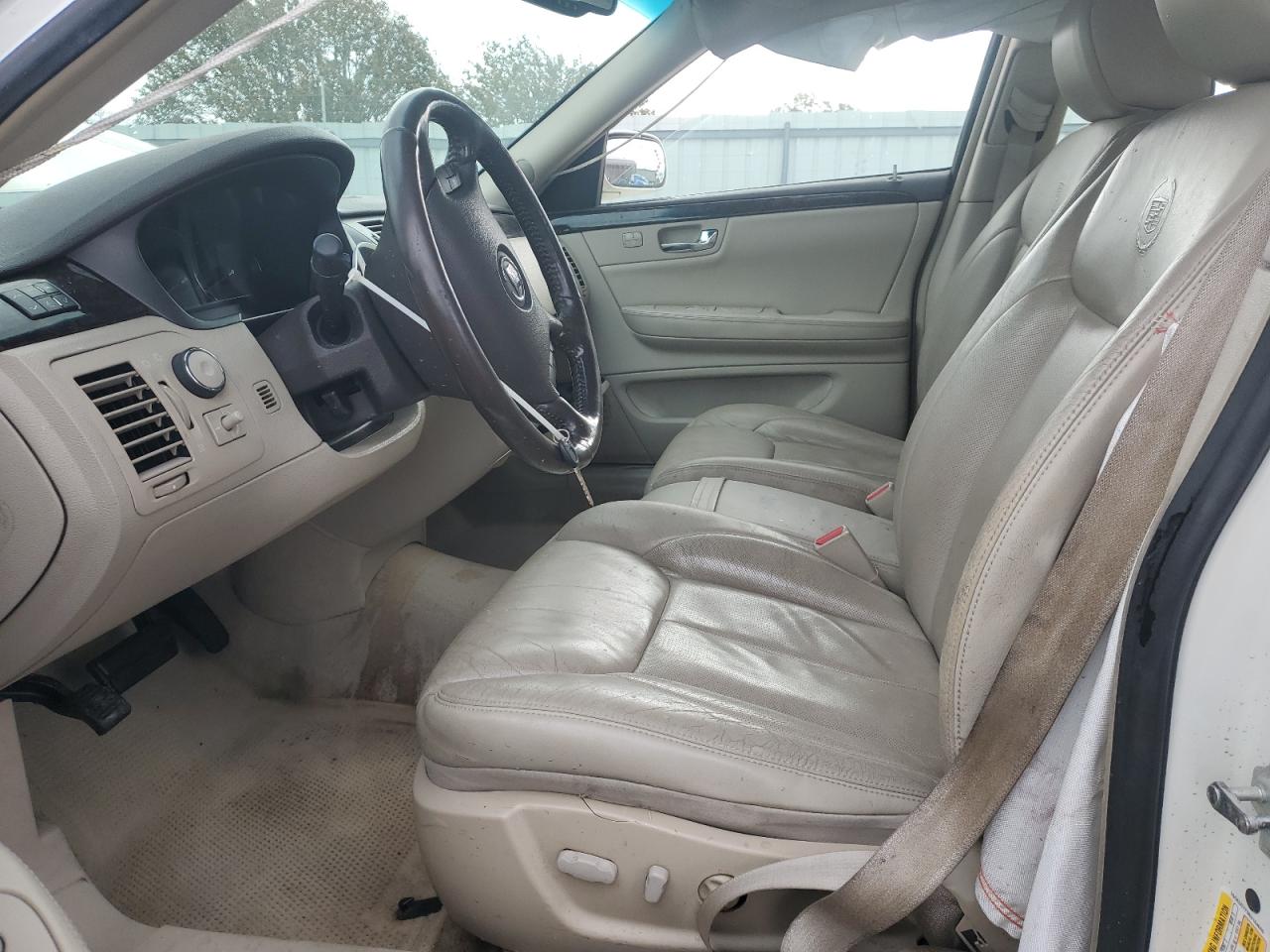 Cadillac DTS Image 5