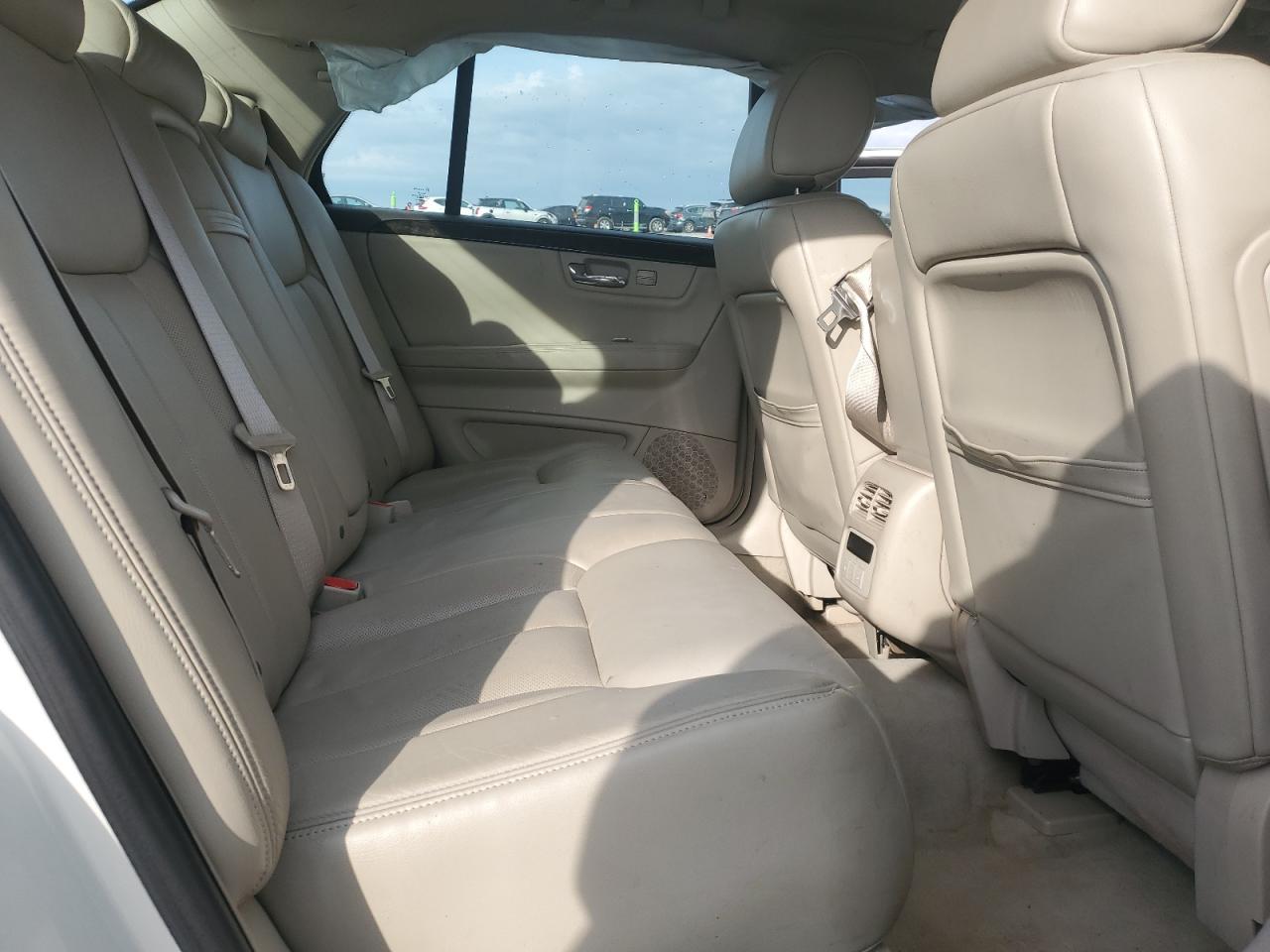 Cadillac DTS Image 12