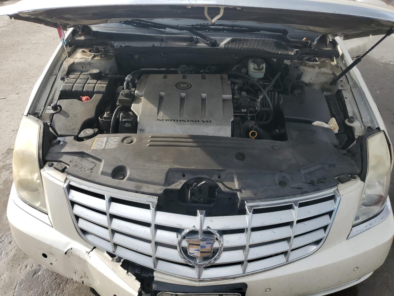 Cadillac DTS Image 9