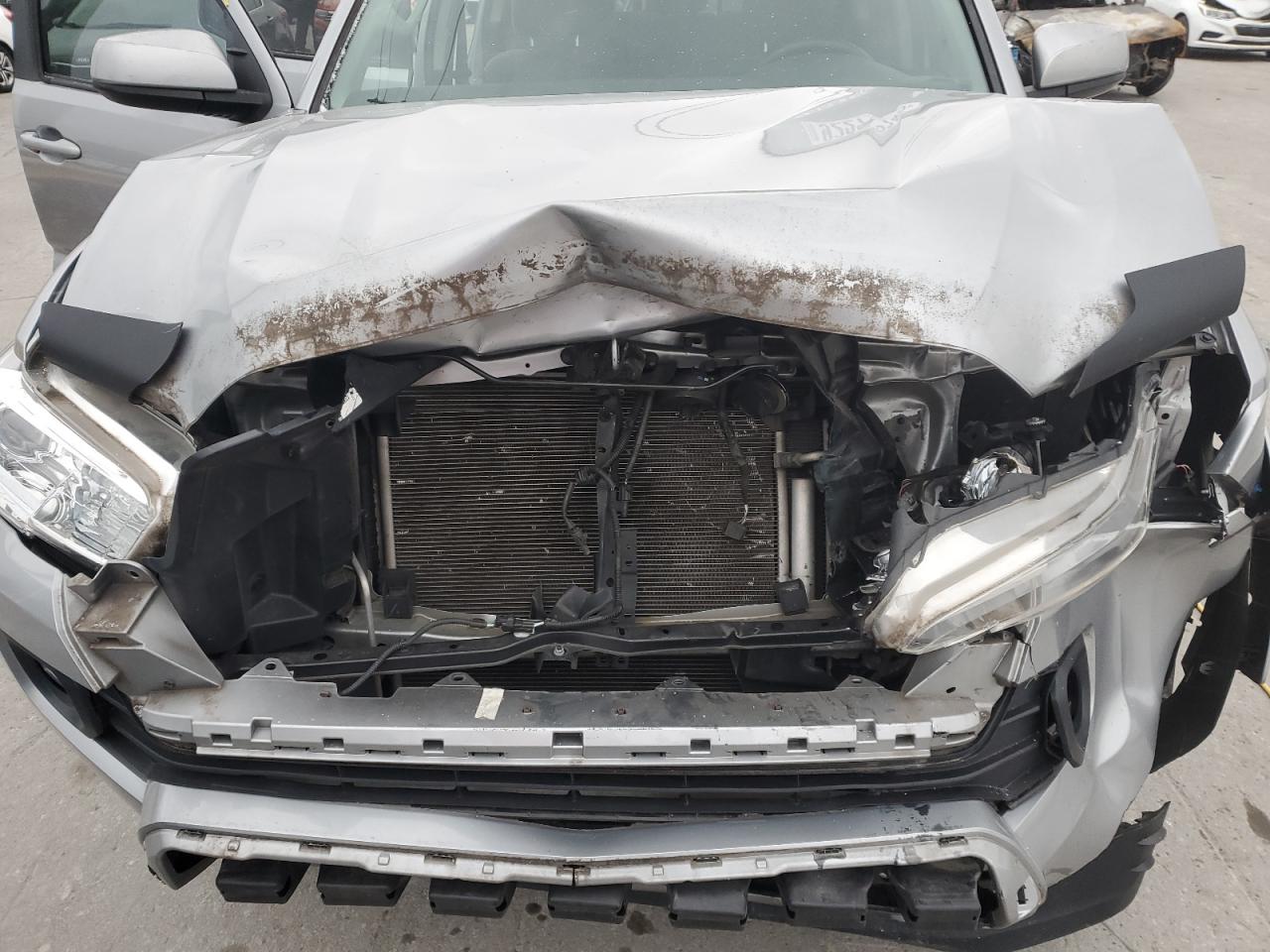 Toyota Tacoma Double Cab Image 4