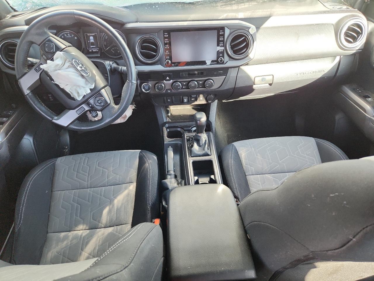 Toyota Tacoma Double Cab Image 6