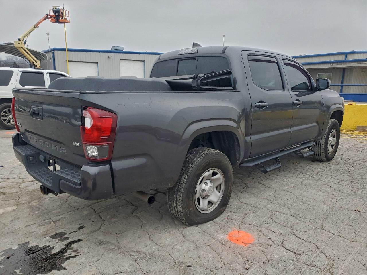 Toyota Tacoma Double Cab Image 3
