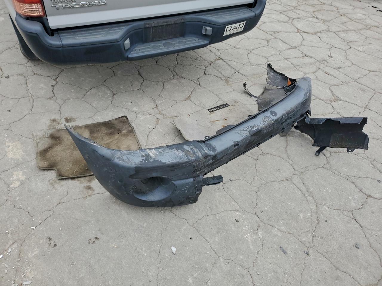 Toyota Tacoma Image 3