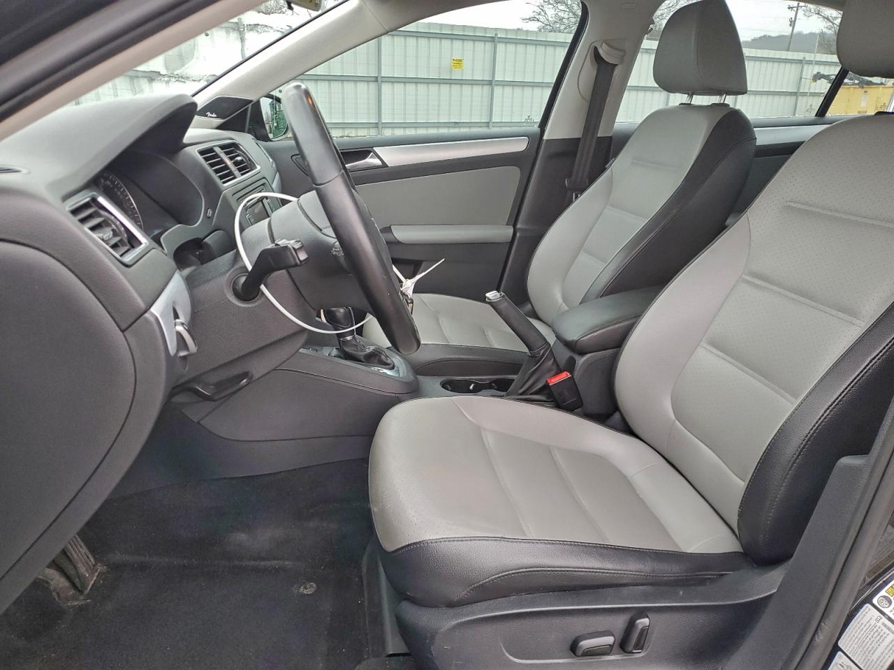 Volkswagen Jetta Hybrid Image 7