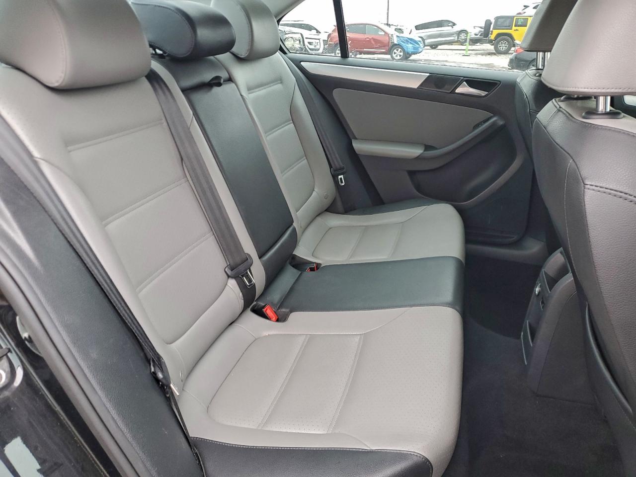 Volkswagen Jetta Hybrid Image 5