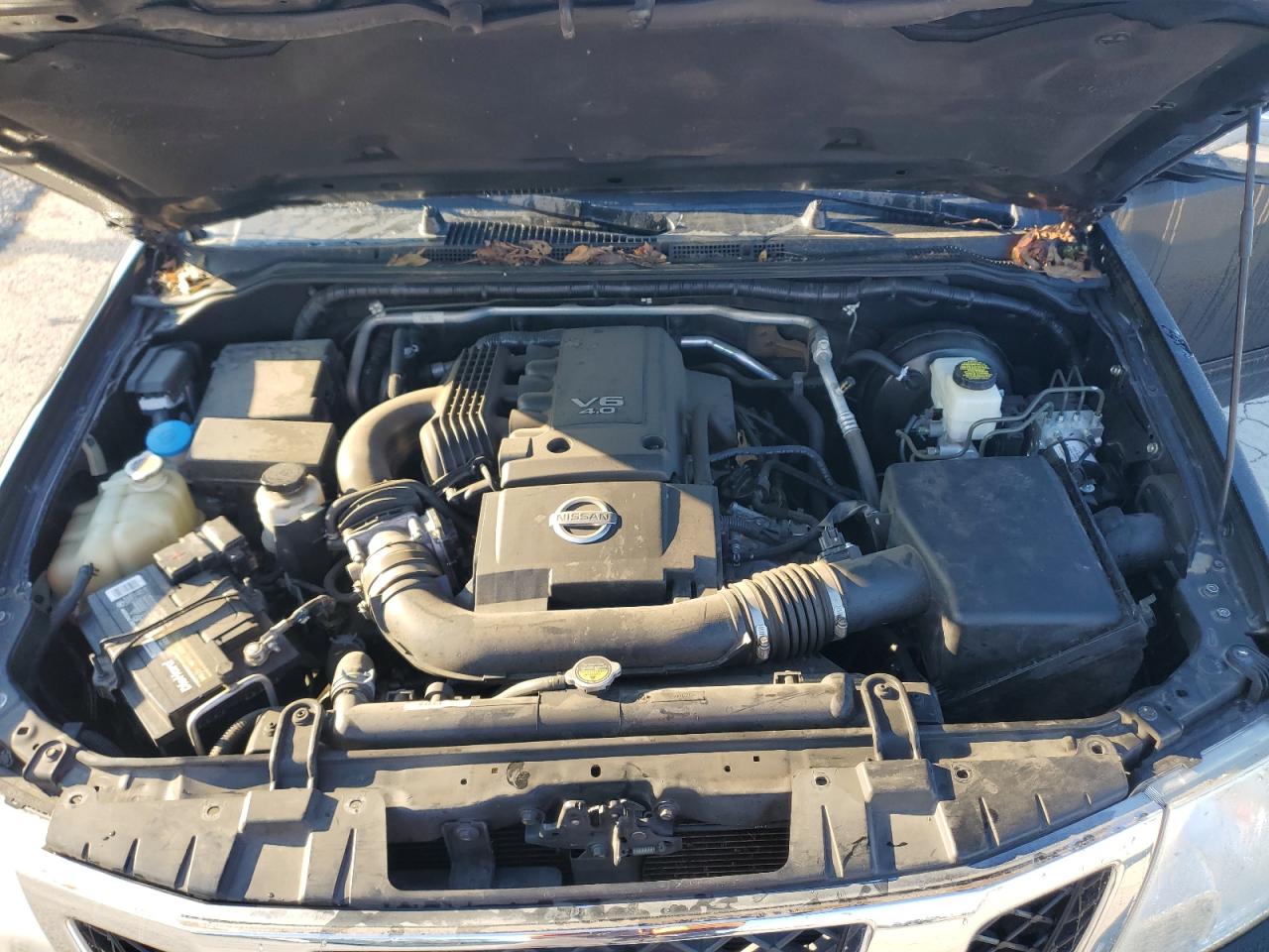 Nissan Frontier S Image 2