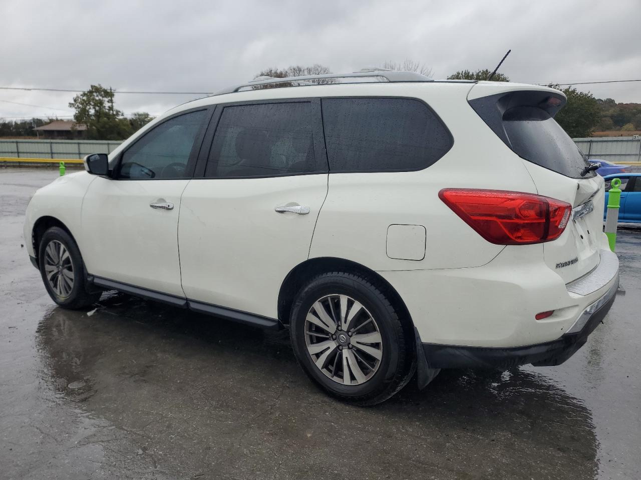 Nissan Pathfinder S Image 5