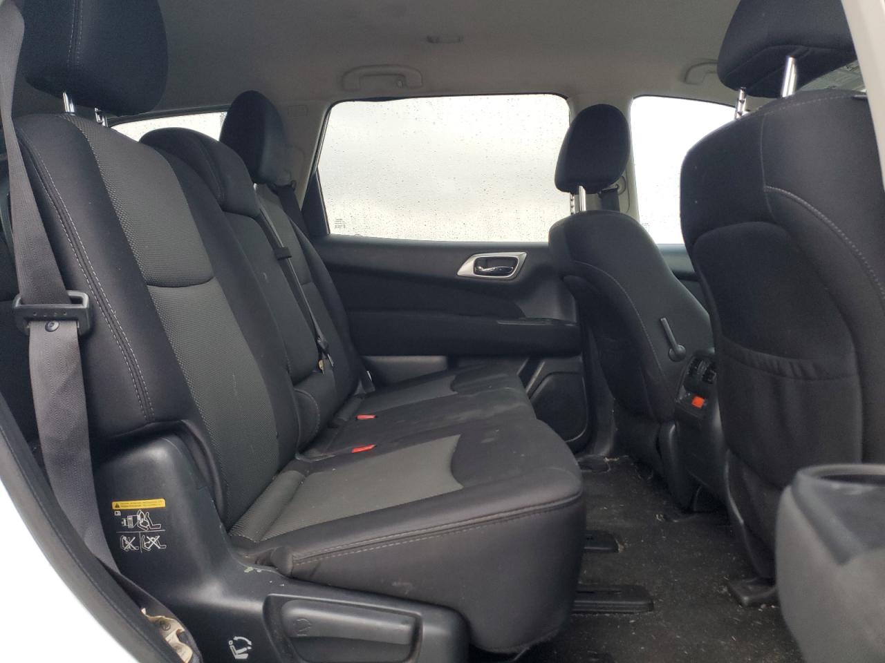 Nissan Pathfinder S Image 10