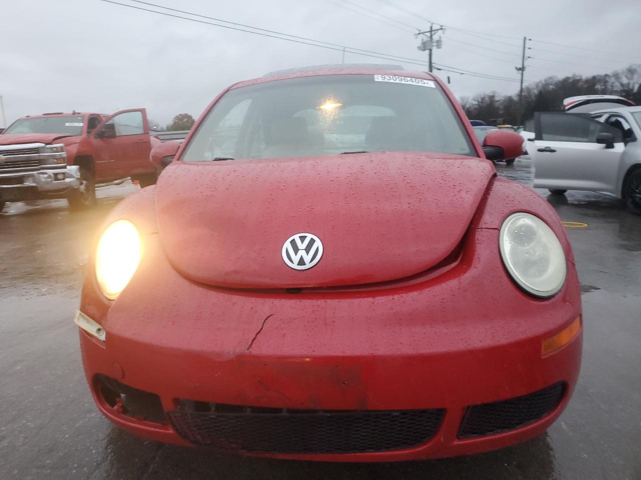 Volkswagen Beetle Image 2