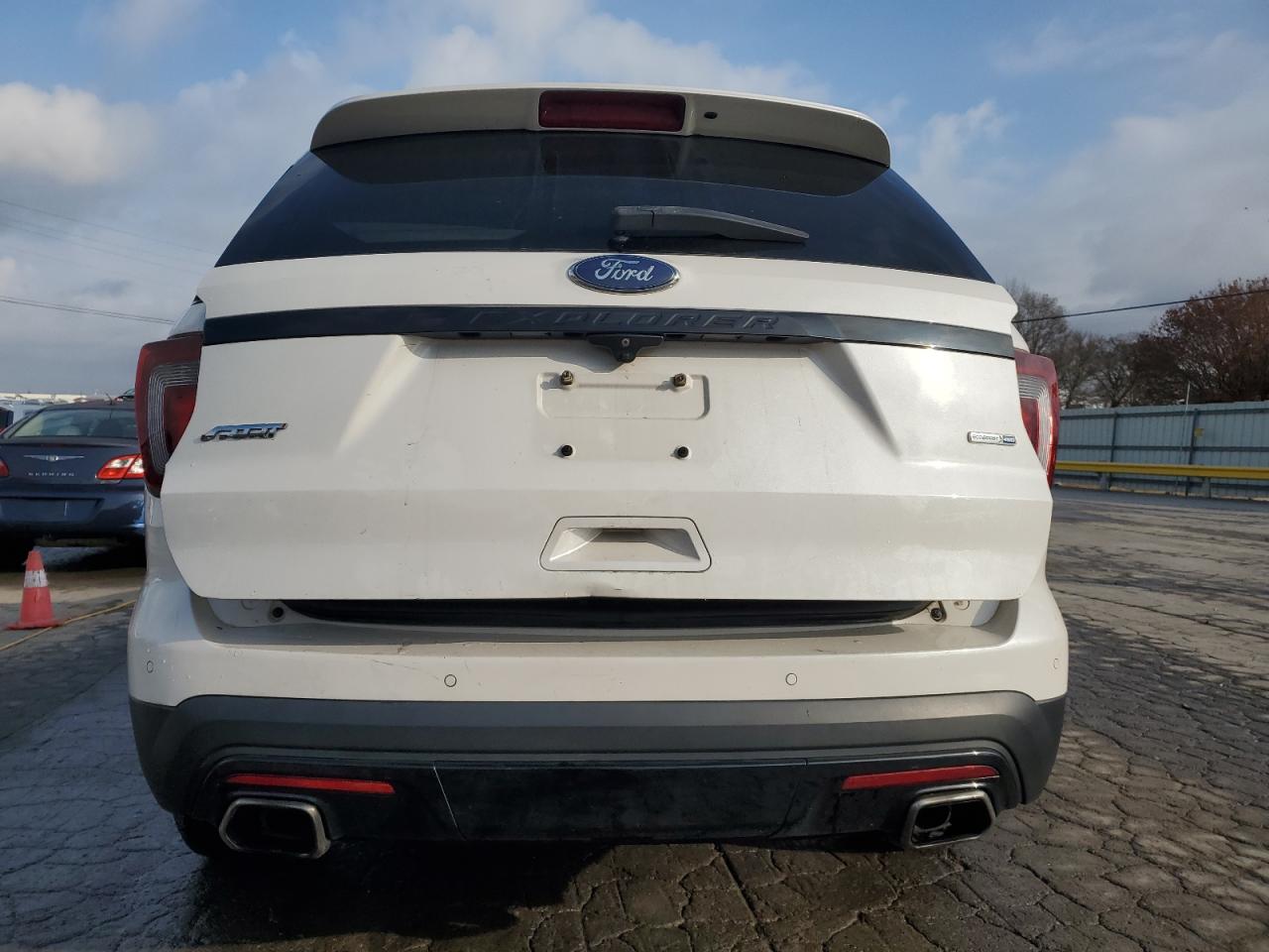 Ford Explorer Sport Image 8