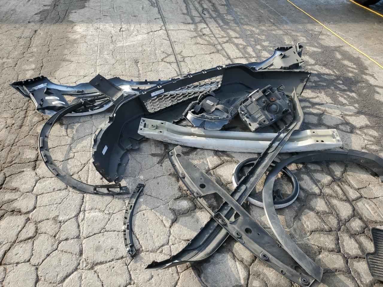 Ford Explorer Sport Image 12