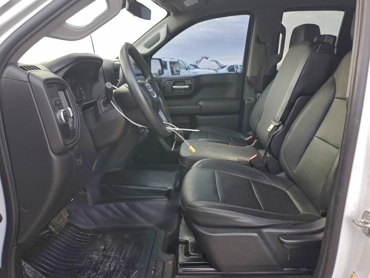 GMC Sierra C1500 Image 8