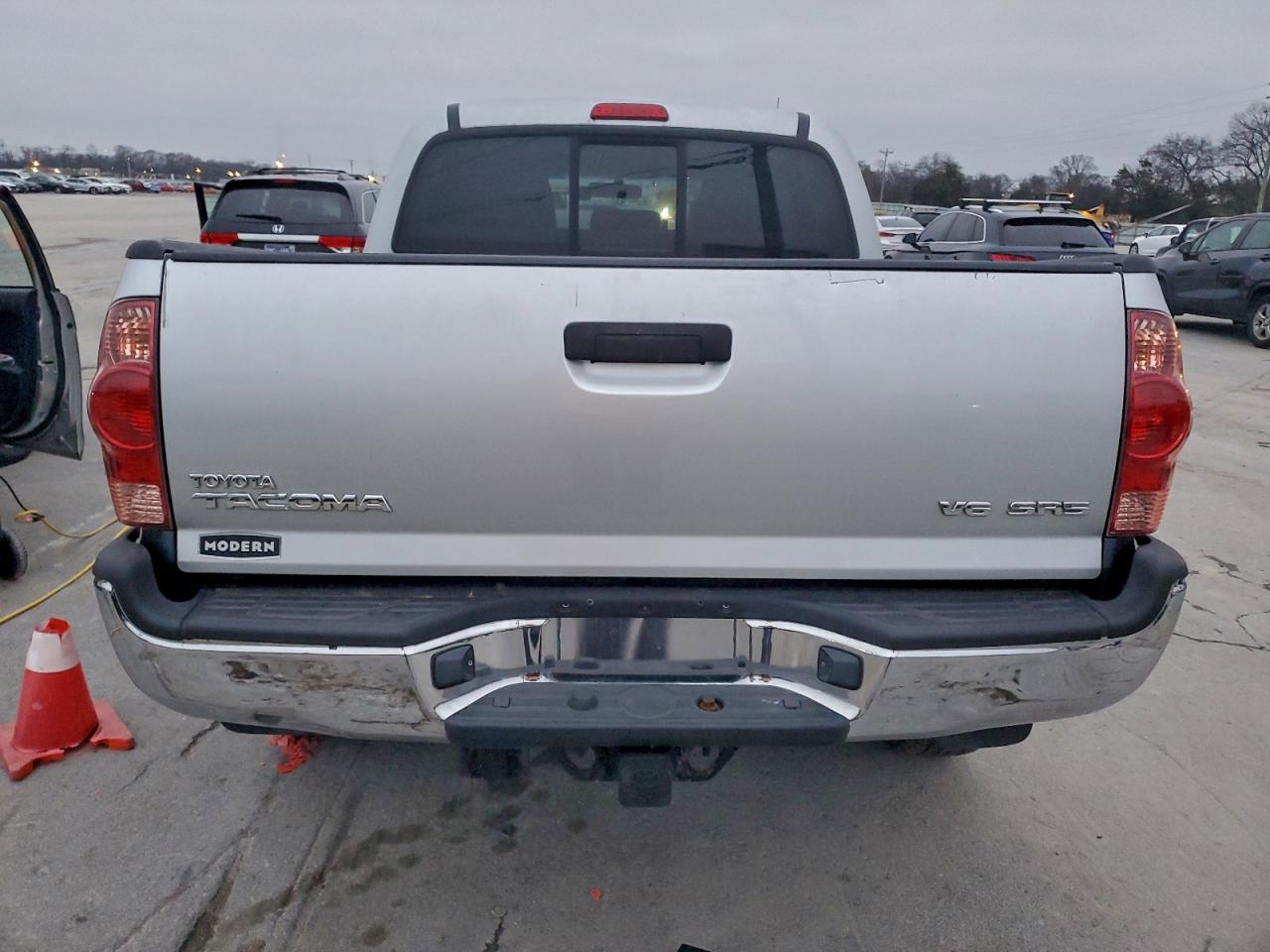 Toyota Tacoma Double Cab Image 9