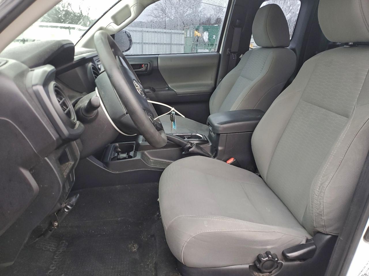 Toyota Tacoma Access Cab Image 8