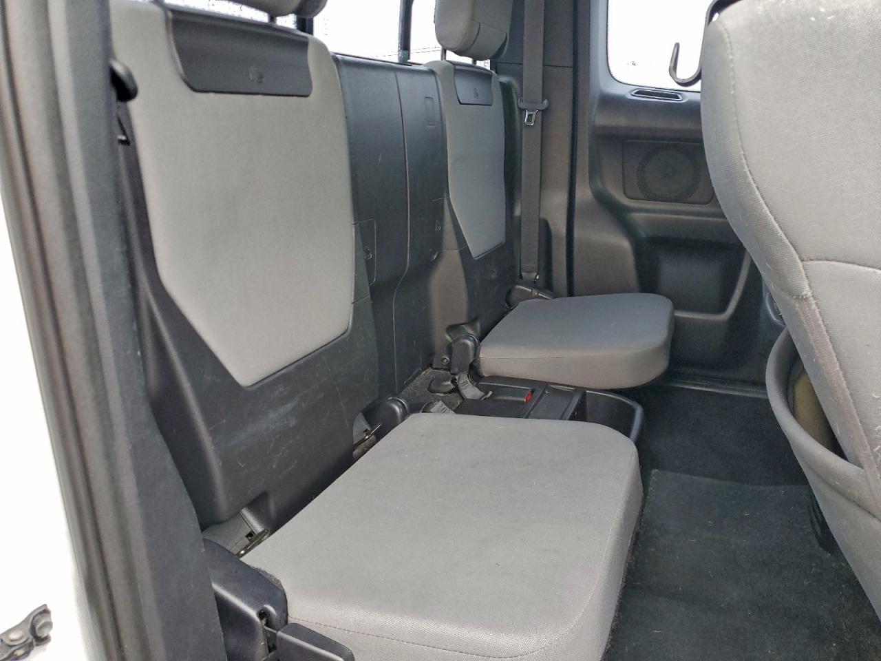 Toyota Tacoma Access Cab Image 11