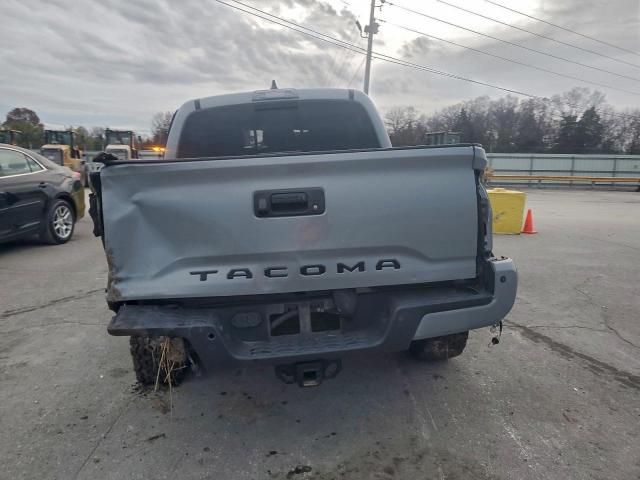 Toyota Tacoma Double Cab Image 5