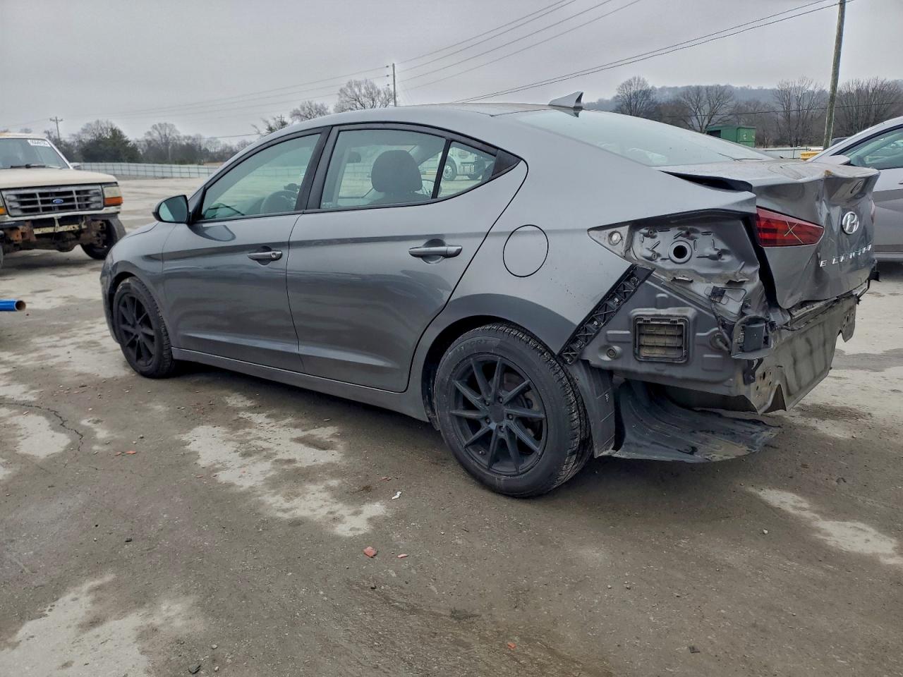 Hyundai ELANTRA Sel Image 2