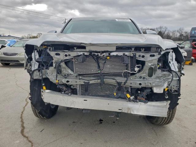 Toyota Tacoma Double Cab Image 12