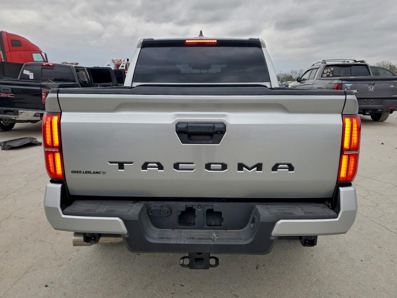 Toyota Tacoma Double Cab Image 8