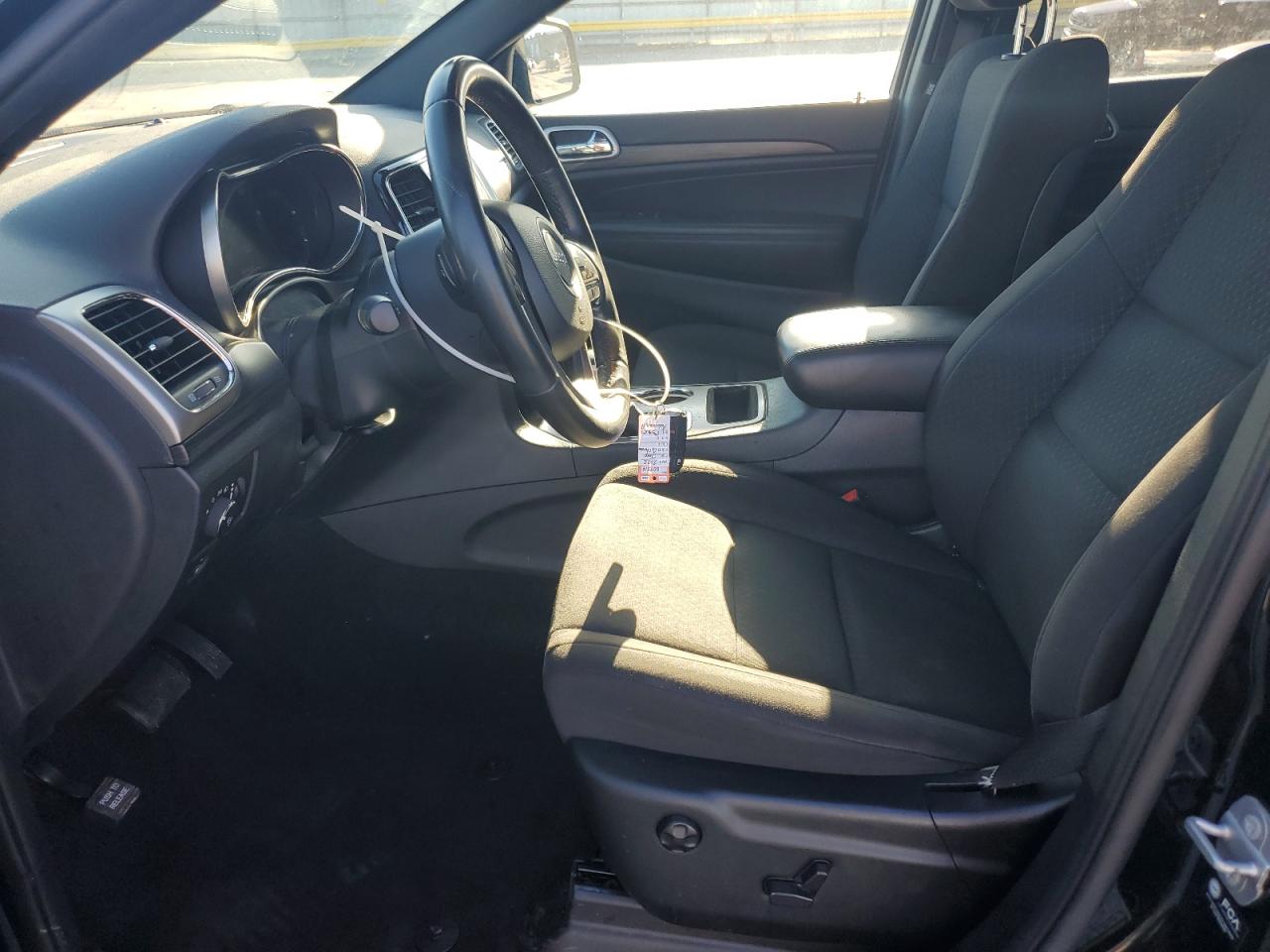 Jeep Grand Cherokee Laredo E Image 11