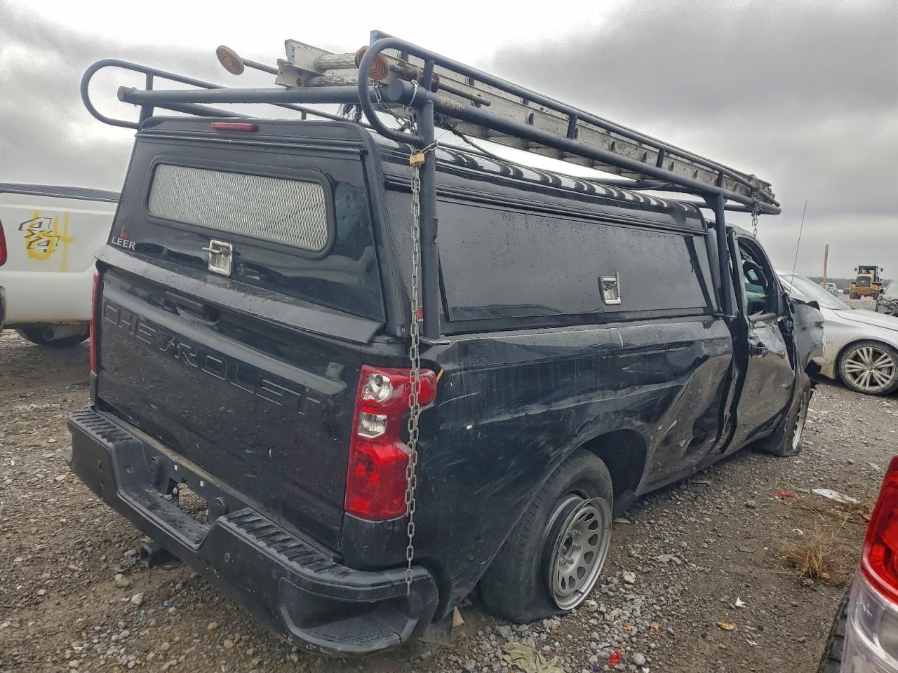 Chevrolet Silverado C1500 Image 2